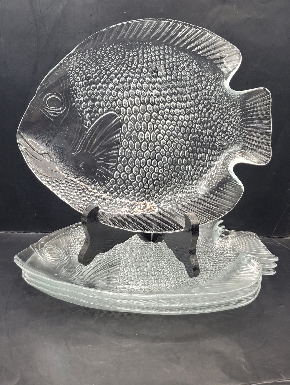 Vintage Set Of 4 Arcoroc France Poisson Fish Shaped Embossed 10.5 x 8.25" Plates